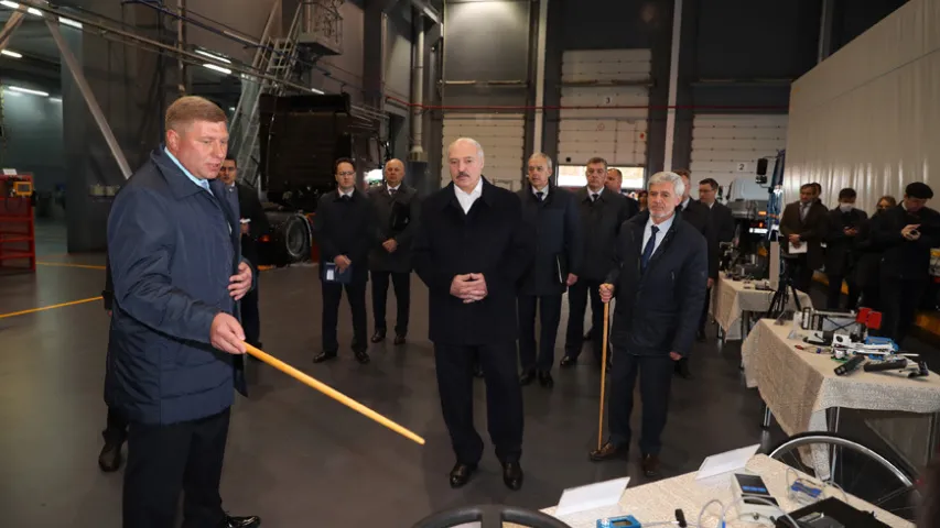 Лукашэнка — пра беларускі электратранспарт: уражвае, але не сусветны ўзровень