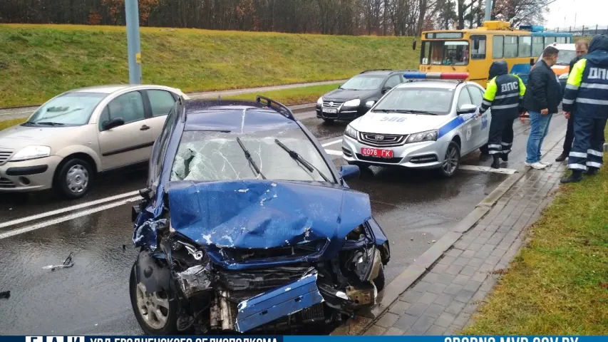 У Гродне аварыя з удзелам двух аўтамабіляў Opel, адзін з якіх збіў пешахода