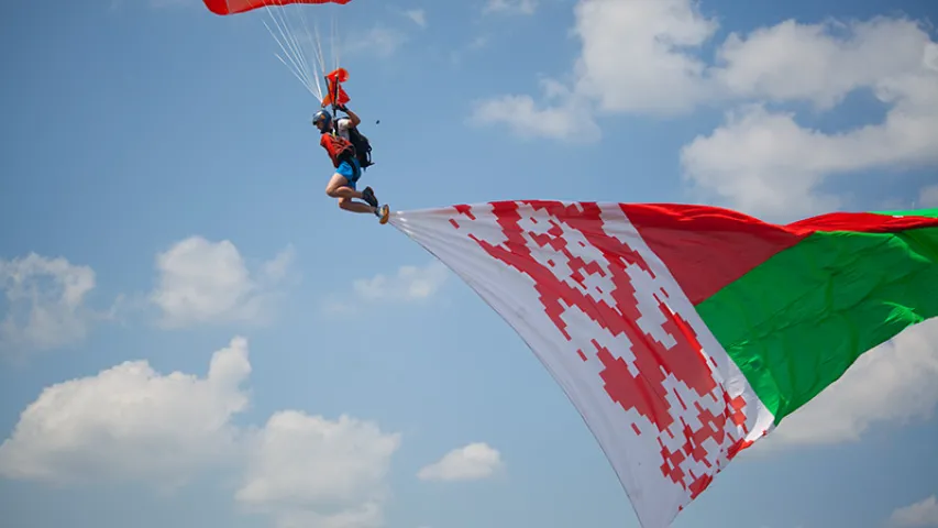 Каля 30 самалётаў з розных краін наведалі фэст пад Гродна (фота, відэа)