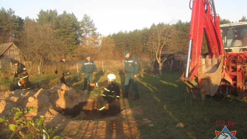 З’явіліся фотаздымкі з месца, дзе падчас капання калодзежу засыпала мужчыну