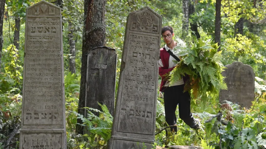 В Житковичском районе волонтёры восстанавливают еврейское кладбище XVI века
