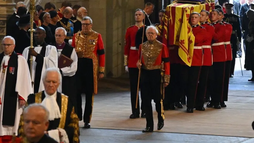 Труну з целам каралевы Лізаветы ІІ перанеслі ў Вестмінстарскі палац