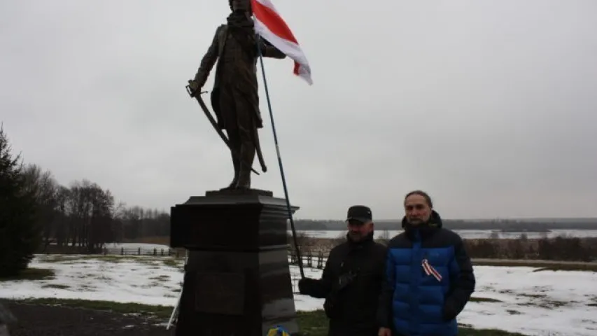 Дзясяткі людзей сабраліся на дзень народзінаў Касцюшкі (фота)