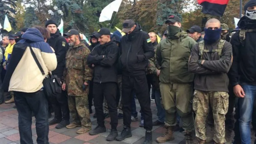 Украінцы выйшлі на мітынг пратэсту пад Вярхоўную Раду (онлайн-відэа)
