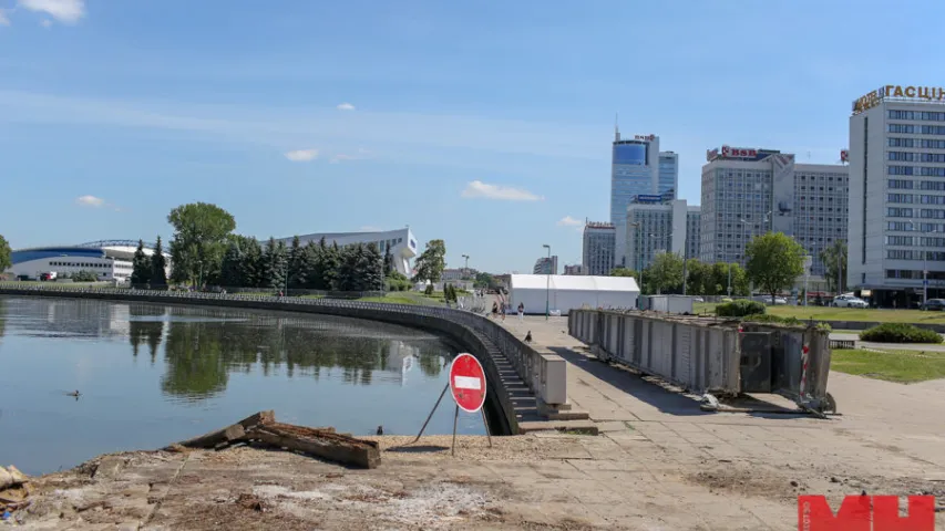 У Мінску дэмантавалі пешаходны мост і абяцаюць пабудаваць новы да 21 чэрвеня