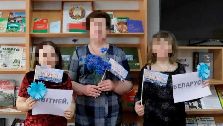 Беларускія настаўнікі зняліся з плакатамі супраць вайны па просьбе пранкераў