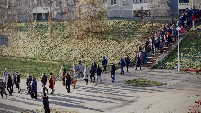 Минск снова вышел погулять: как прошёл марш районов 6 декабря