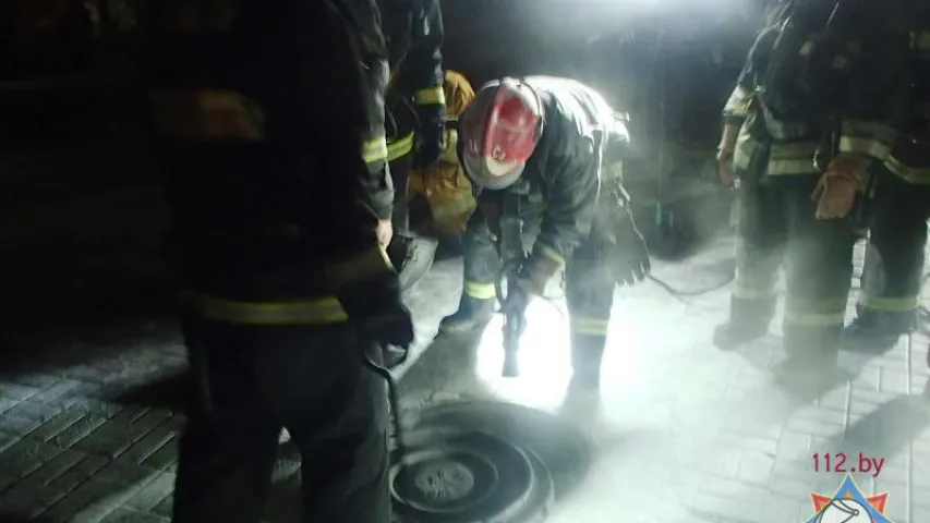 Пажар у кабельным калектары на Нямізе ўзнік з-за кароткага замыкання (фота)