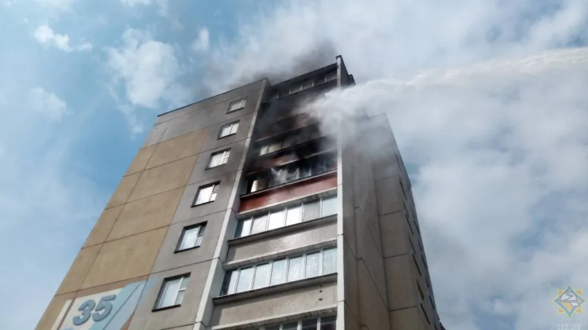 Двух чалавек выратавалі на пажары ў Мінску, 12 эвакуявалі
