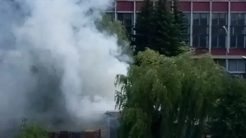  На рынку ў цэнтры Светлагорска здарыўся пажар —  моцны дым бачылі здалёк
