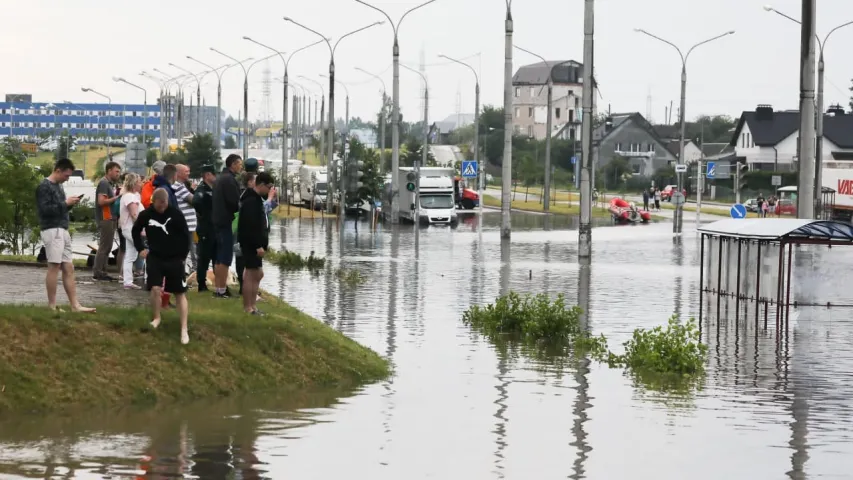 Последствия стихии: под Дзержинском погибла женщина, под Минском смыло мост
