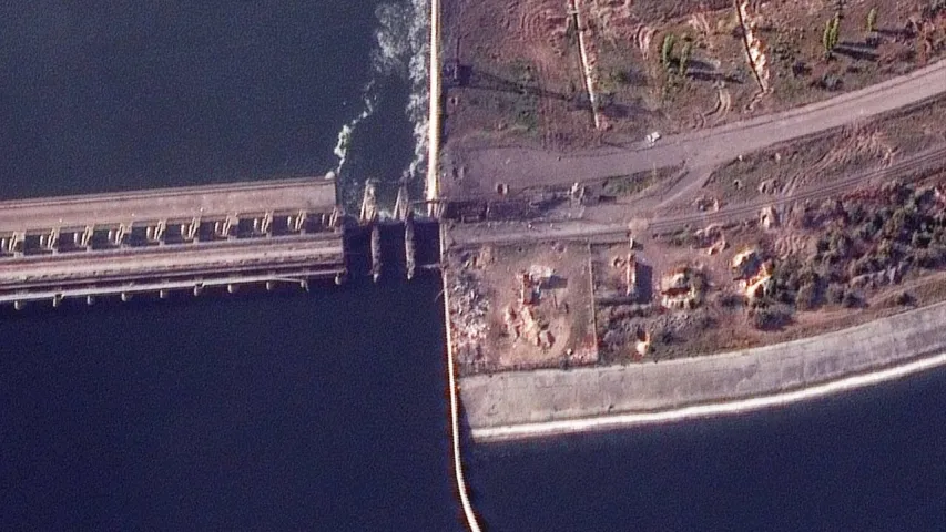 СМИ опубликовали спутниковые снимки взорванных украинских мостов
