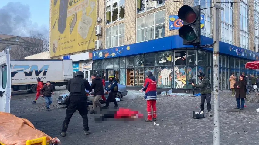 Россияне обстреляли Херсон: ранены 35 человек, есть погибшие
