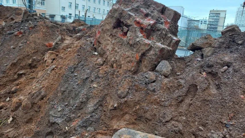 В Минске строители копают на месте еврейского кладбища: что обнаружено в траншее