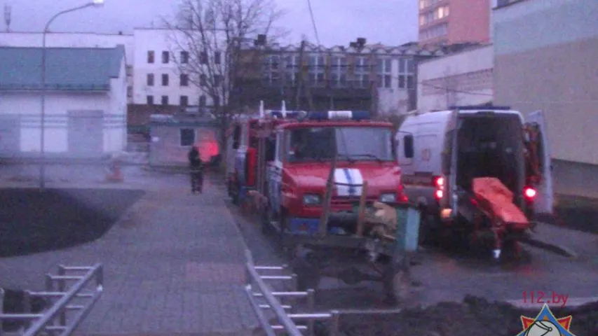 У Мінску мужчына з вышыні пятага паверха ўпаў у шахту ліфта (фота, відэа)