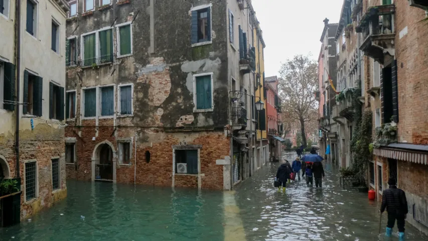 Венецыю затапіла, а для турыстаў гэта цікавыя прыгоды