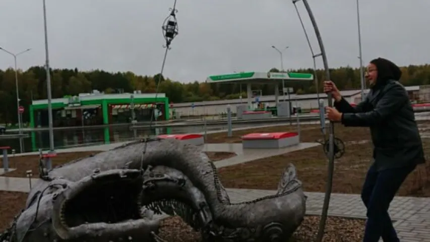 На запраўцы "Беларуснафты" паставілі шасціметровага жалезнага сома