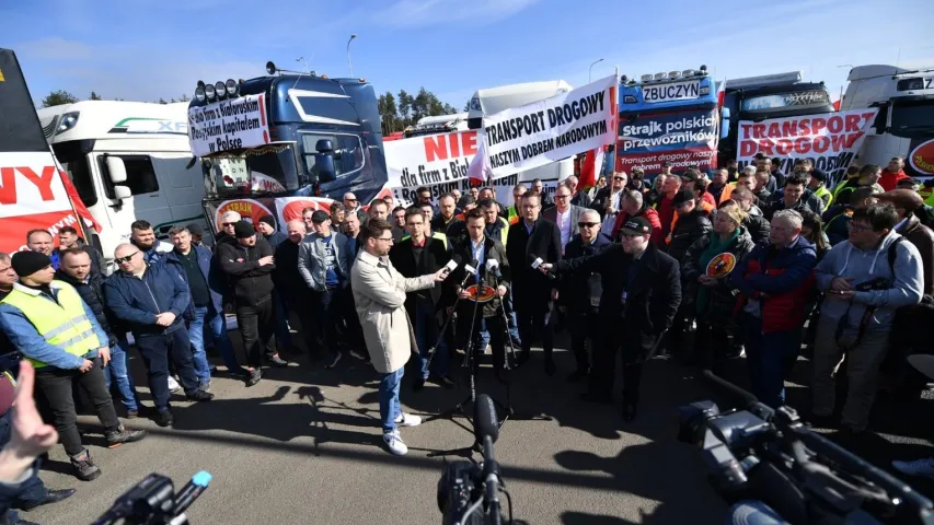 Польскія перавозчыкі пачалі страйк супраць канкурэнтаў з Беларусі і Расіі