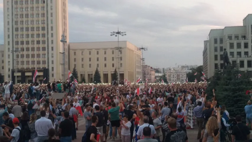 На плошчы Незалежнасці ў Мінску зноў прайшоў шматтысячны мітынг