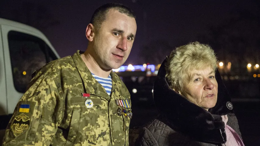 Як ва Украіне сустракалі вызваленых з палону (фотарэпартаж) 