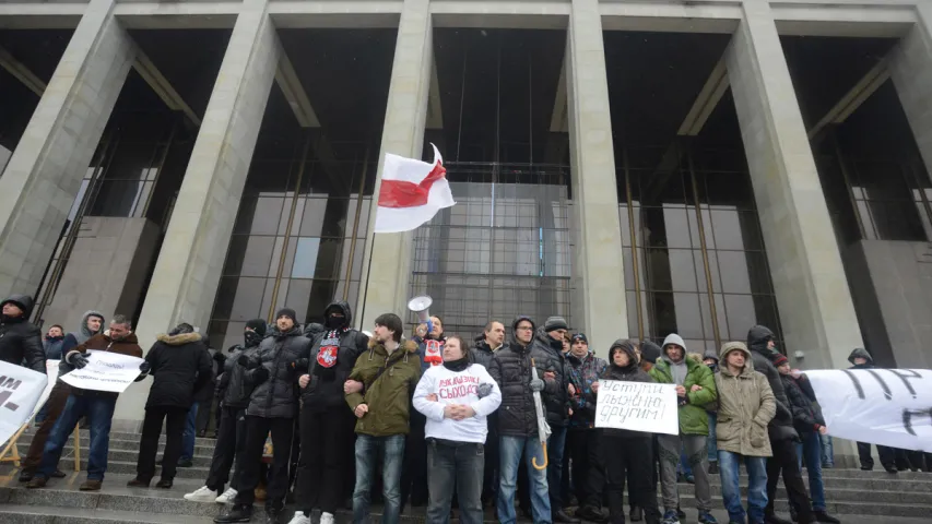 Як прадпрымальнікаў выціскалі з плошчы камунальнікі з шуфлямі