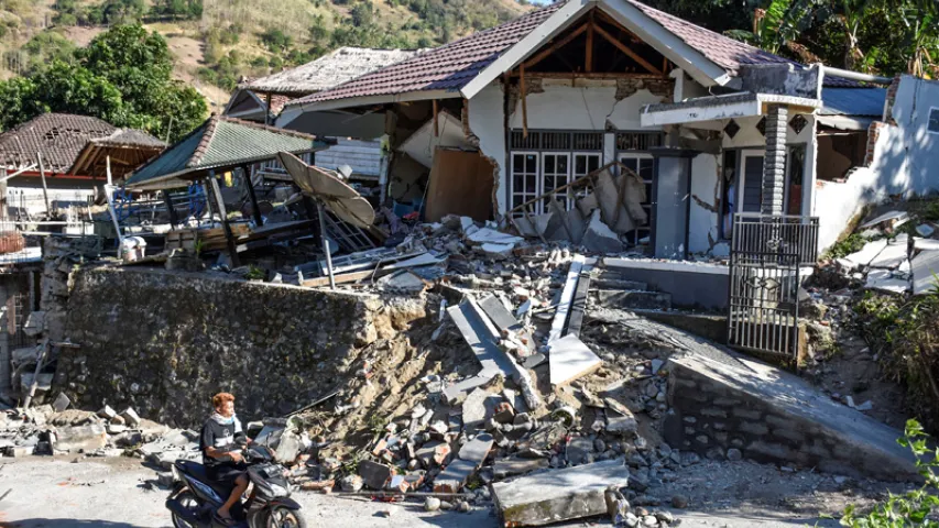 Пры землятрусе ў Інданэзіі загінулі некалькі дзясяткаў чалавек