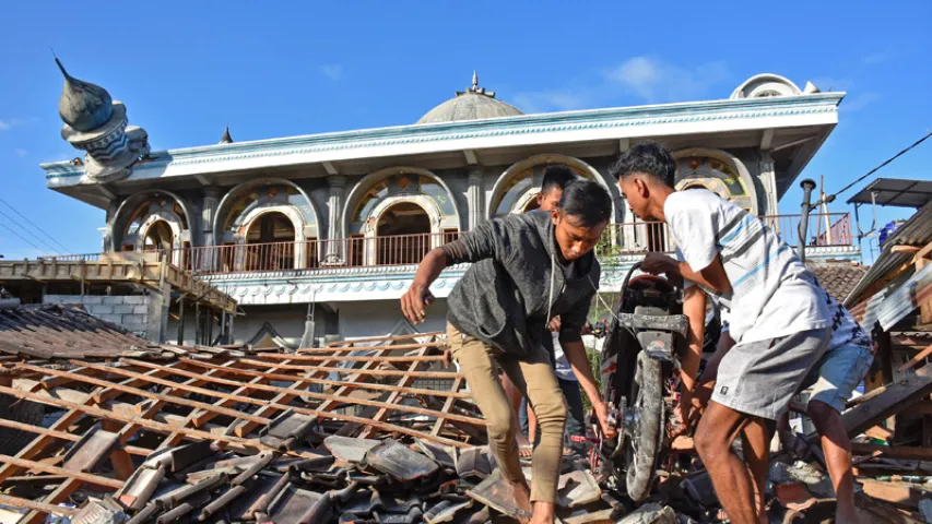 Пры землятрусе ў Інданэзіі загінулі некалькі дзясяткаў чалавек