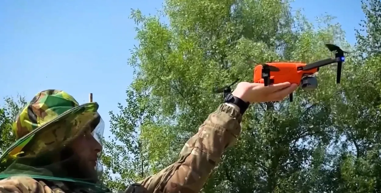 Украінскія памежнікі сочаць за сітуацыяй на мяжы з дапамогай дронаў

